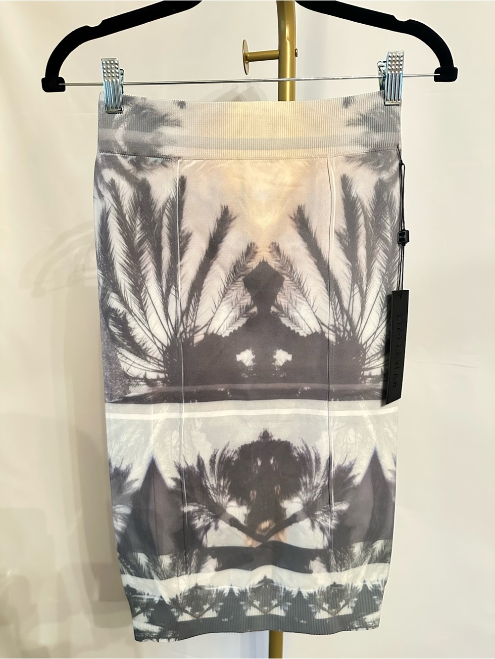 NWT THATCHER Women’s Graphic Pencil Skirt in Gray and White